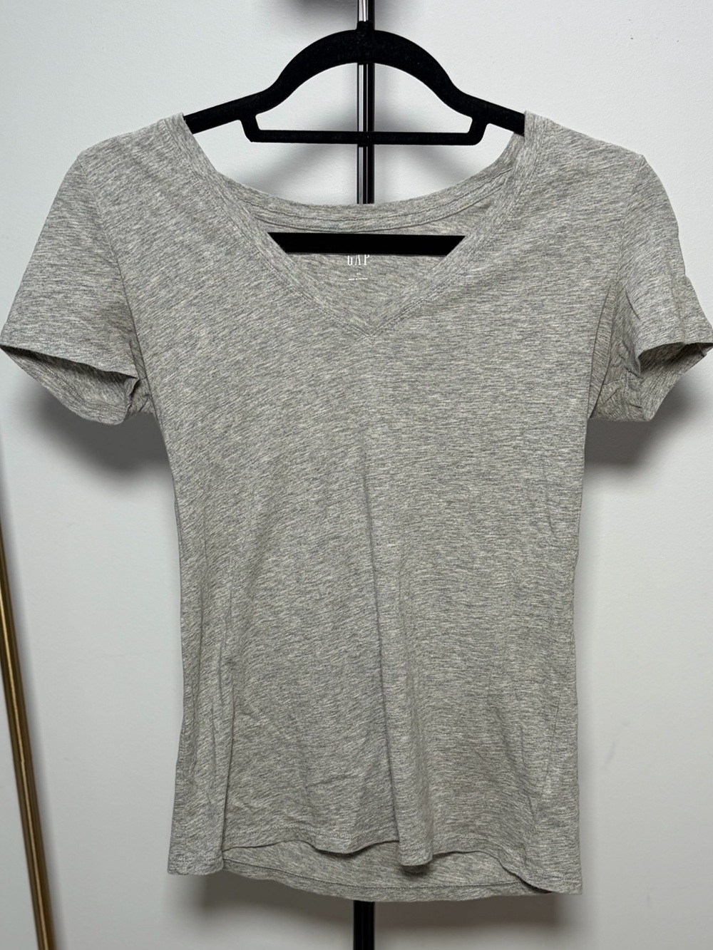 GAP Light Gray Short Sleeve V-Neck Tee